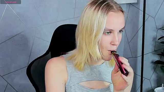 Snapshot of Carolin_Miller chatting on 20, 10, 2025 Carolin Miller online show from 20, 10, 2025