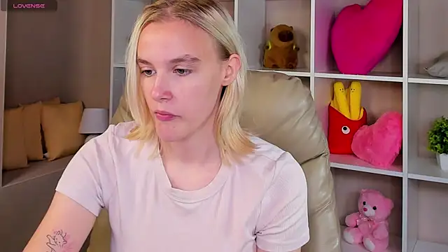 Snapshot of Carolin_Miller chatting on 24, 9, 2025 Carolin Miller online show from 24, 9, 2025