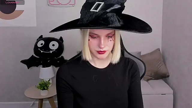 Snapshot of Carolin_Miller chatting on 28, 10, 2025 Carolin Miller online show from 28, 10, 2025