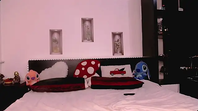 M1kaylaRaven online show from 2, 4, 2026