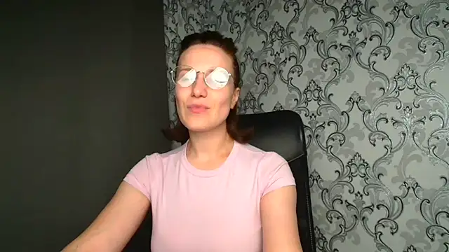Kelly Kisss online show from 6, 7, 2026