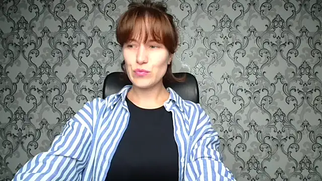 Kelly Kisss online show from 2, 11, 2025