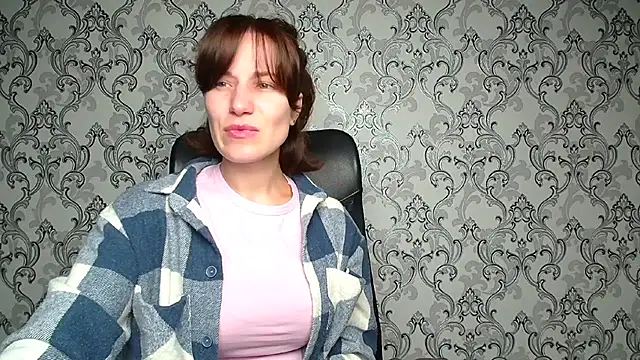 Kelly Kisss online show from 24, 11, 2025