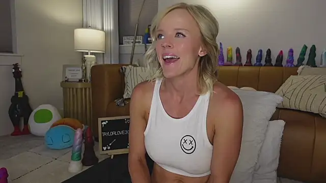 Taylorlove303 online show from 24, 9, 2025