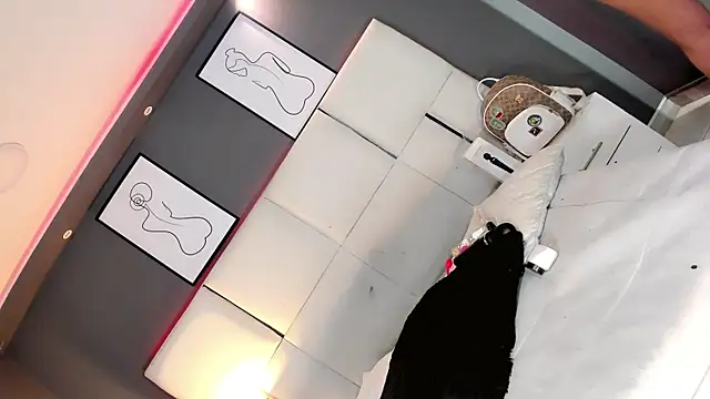 LiaFernandaa online show from 4, 10, 2025