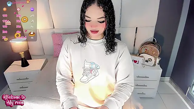 LiaFernandaa online show from 11, 11, 2025