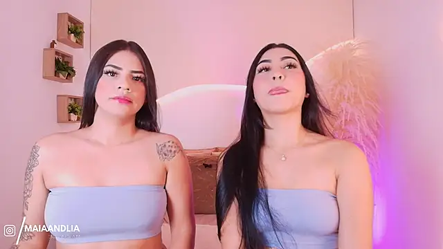 Snapshot of maia_lia_ chatting on 6, 10, 2025 maia lia online show from 6, 10, 2025