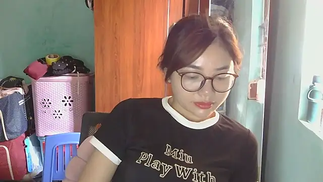 Uhem112 online show from 5, 10, 2025