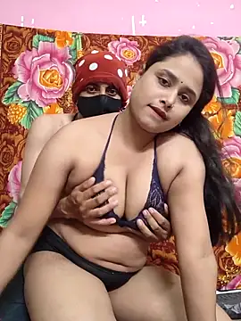 Seducing couple online show from 26, 4, 2026