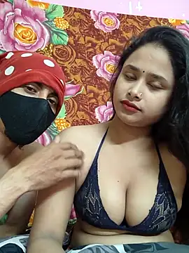 Seducing couple online show from 17, 3, 2026