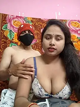 Seducing couple online show from 11, 7, 2026