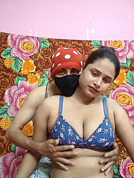 Seducing couple online show from 18, 6, 2026