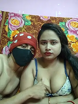 Seducing couple online show from 5, 8, 2026