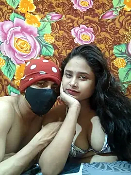 Seducing couple online show from 16, 4, 2026