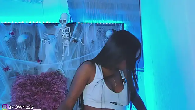  naomibrown  online show from 13, 10, 2025