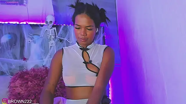  naomibrown  online show from 4, 10, 2025