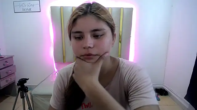 keilicita tonny 18 online show from 9, 10, 2025