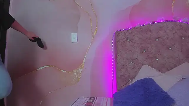 violet taylor  online show from 19, 10, 2025