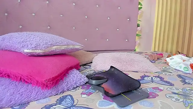 violet taylor  online show from 30, 5, 2026