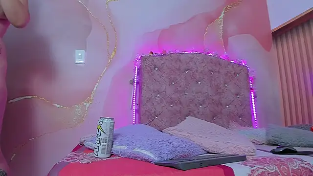 violet taylor  online show from 19, 12, 2025