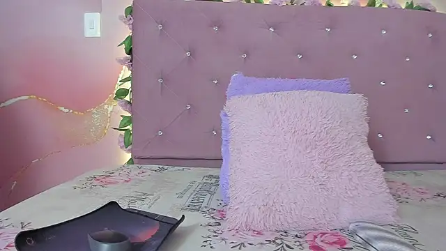 violet taylor  online show from 26, 5, 2026