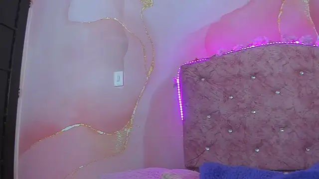 violet taylor  online show from 10, 11, 2025