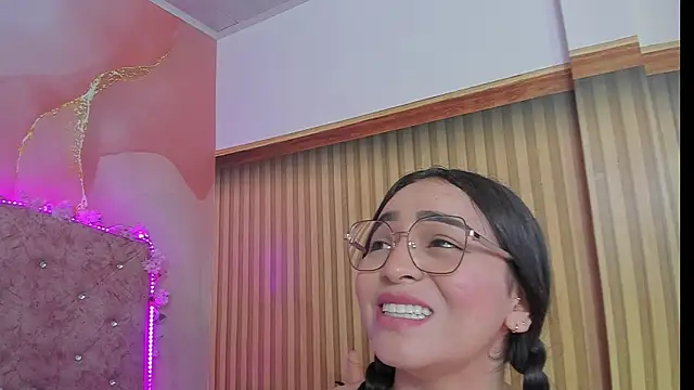 violet taylor  online show from 25, 11, 2025