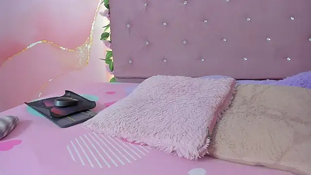 Snapshot of violet_taylor_ chatting on 23, 6, 2026 violet taylor online show from 23, 6, 2026