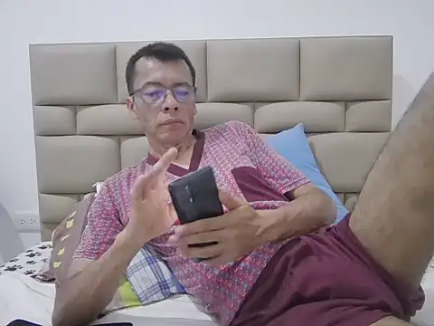 skinnylatino51 online show from 1, 11, 2025