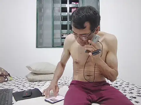 skinnylatino51 online show from 28, 9, 2025