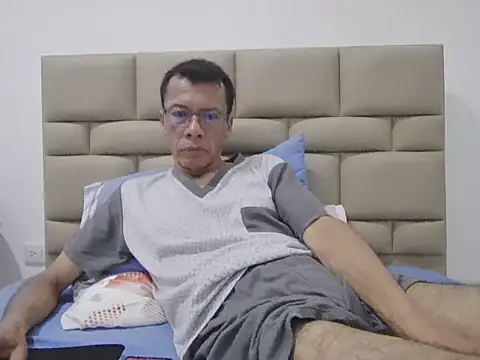 skinnylatino51 online show from 10, 11, 2025