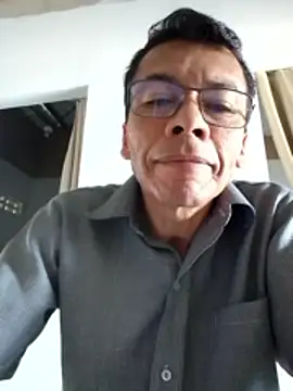 skinnylatino51 online show from 10, 4, 2026