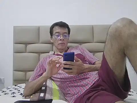 skinnylatino51 online show from 6, 3, 2026