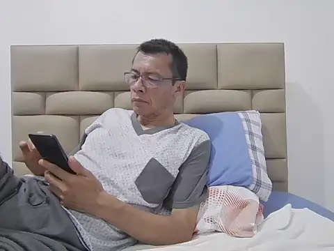 skinnylatino51 online show from 6, 11, 2025