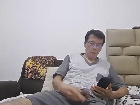 skinnylatino51 online show from 28, 5, 2026