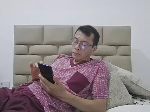 skinnylatino51 online show from 29, 3, 2026