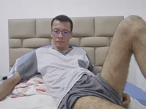 skinnylatino51 online show from 4, 11, 2025