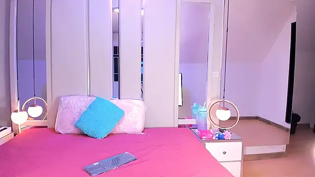 EmmaWilliam1 online show from 30, 9, 2025