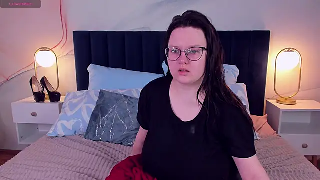 HelenDanvers online show from 30, 11, 2025