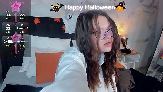 HelenDanvers online show from 31, 10, 2025