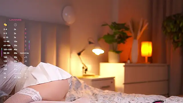 Julia PR0 online show from 4, 12, 2025