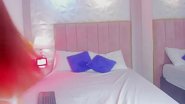 Nina young  online show from 18, 11, 2025