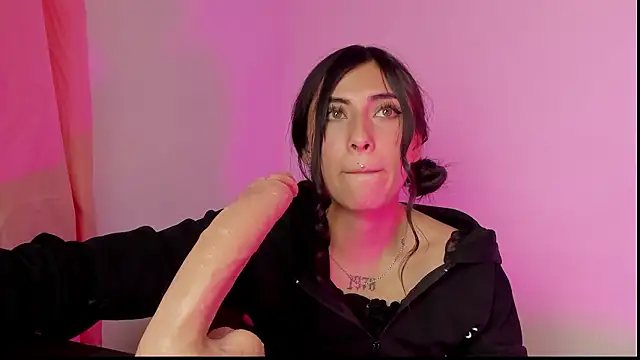 Snapshot of Alanaloiiss_ chatting on 4, 3, 2026 Alanaloiiss online show from 4, 3, 2026