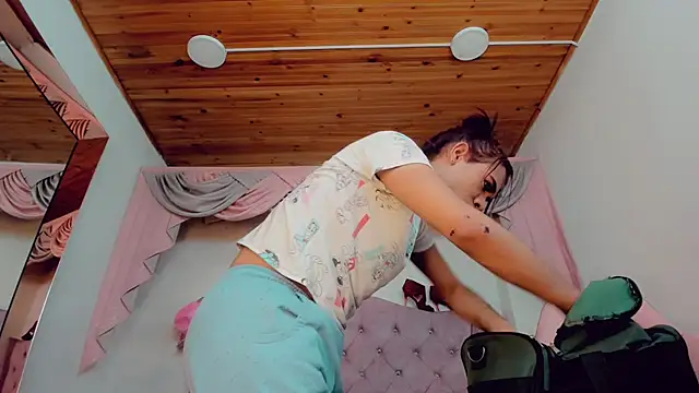  Abby white  online show from 13, 12, 2025