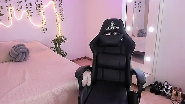 sara doll77 online show from 17, 10, 2025