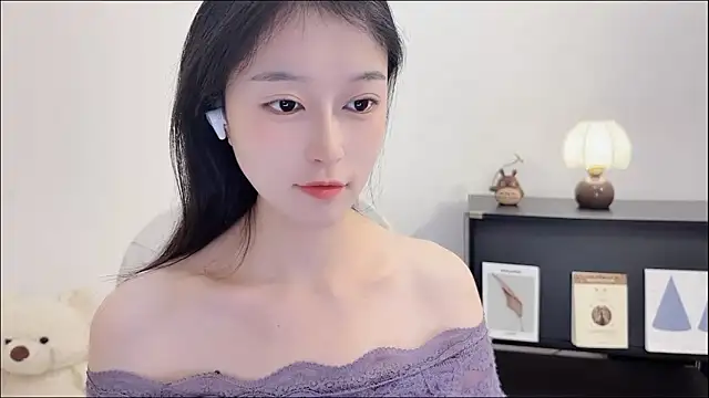 Onechestnut online show from 23, 10, 2025