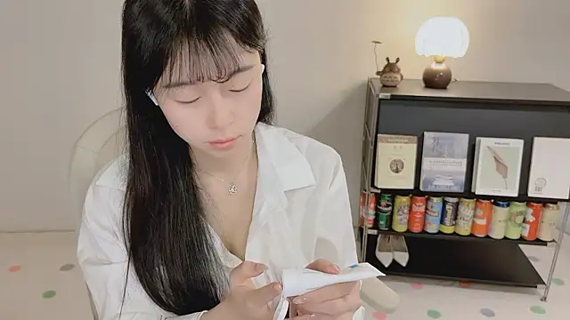 Onechestnut online show from 21, 5, 2026