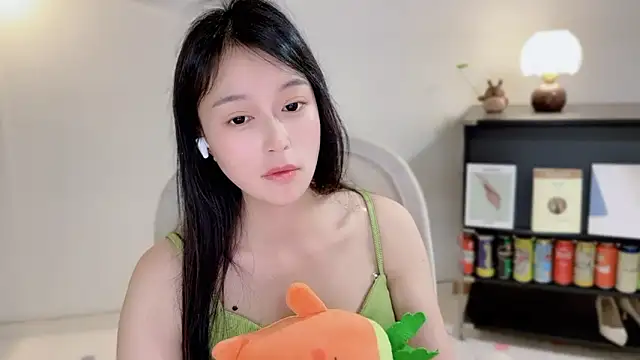 Onechestnut online show from 4, 4, 2026