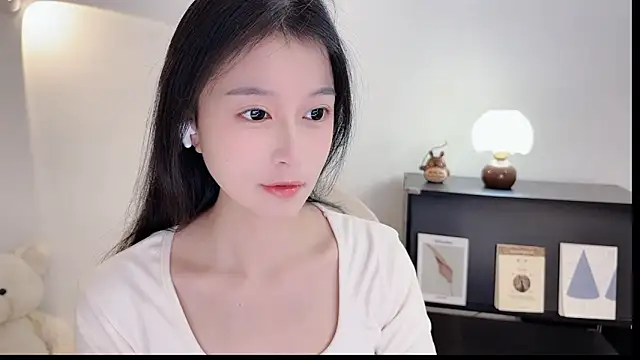 Onechestnut online show from 28, 10, 2025