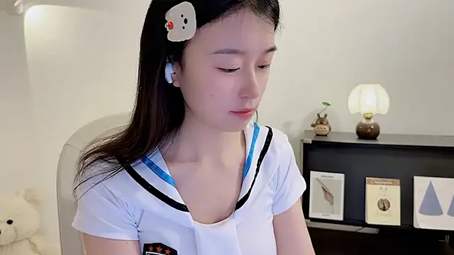 Onechestnut online show from 24, 11, 2025